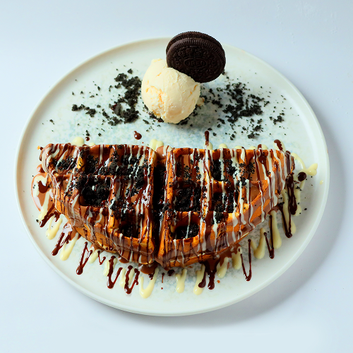 Belgian waffle with toppings at TedzCafe